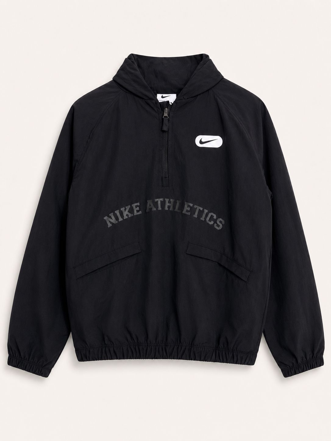 Casaca impermeable deportiva negra