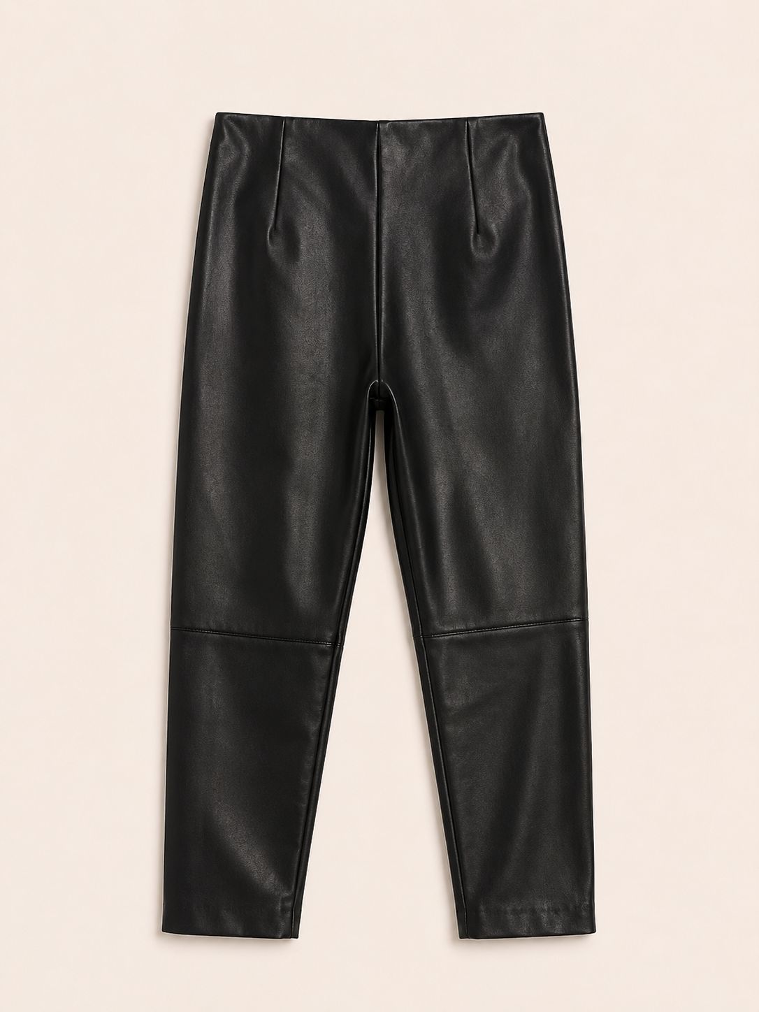 Pantalón cuerina negro con forro