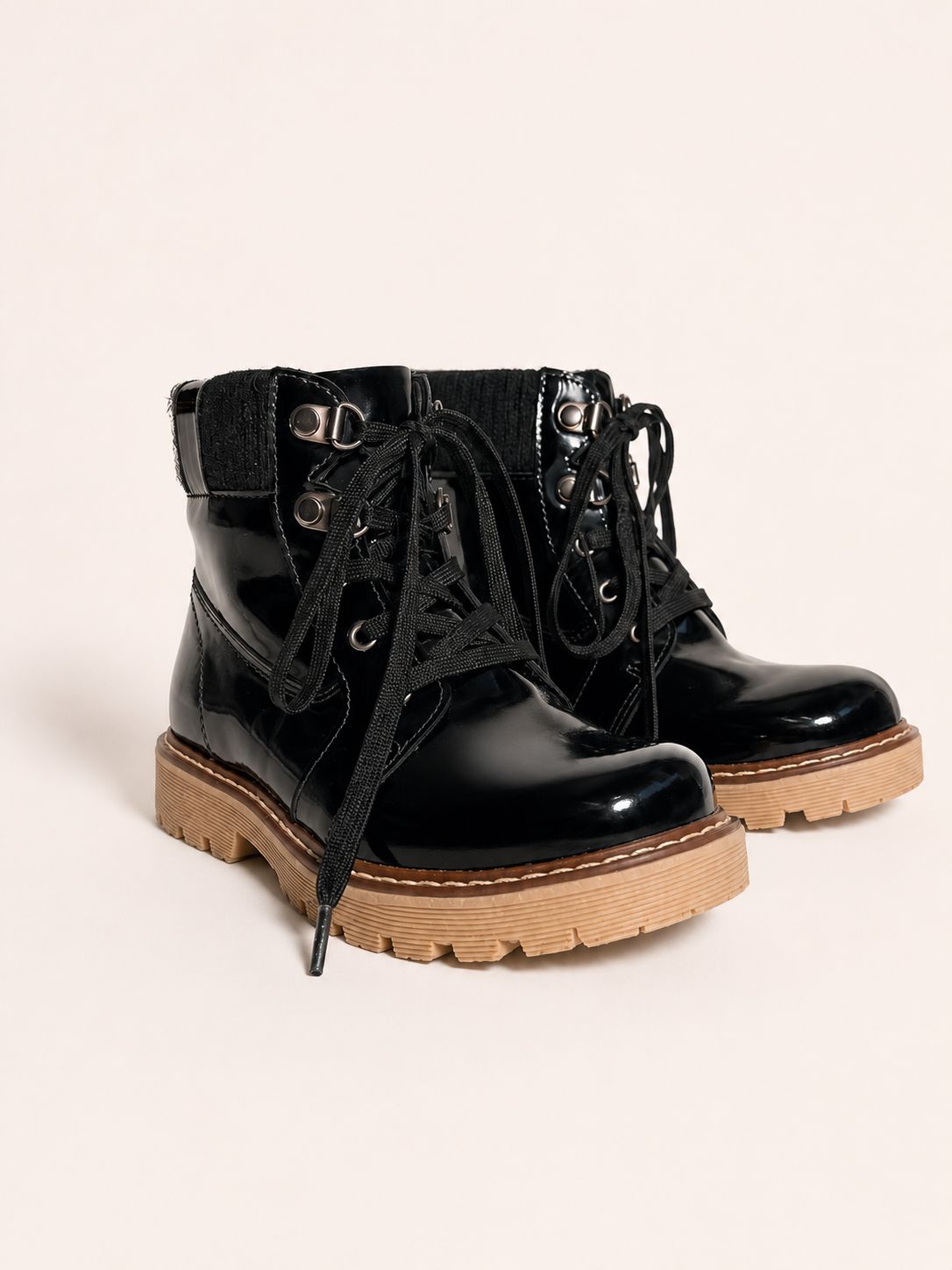 Botines negros charol